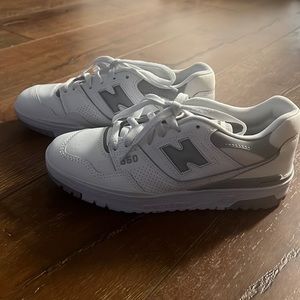 NEW BALANCE 550 WHITE & GRAY, WOMANS (BRAND NEW)